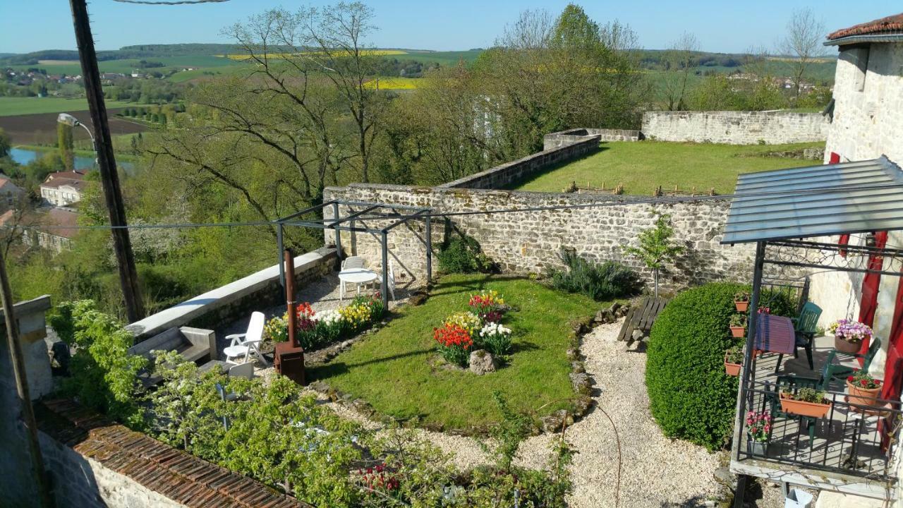 B&B Chez Fouchs - Chambre D'Hotes Dun-sur-Meuse Kültér fotó